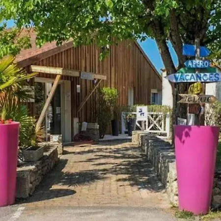 Campingplatz Mobil Accueillant - 6 Pers. - Api-1-52-2496 *